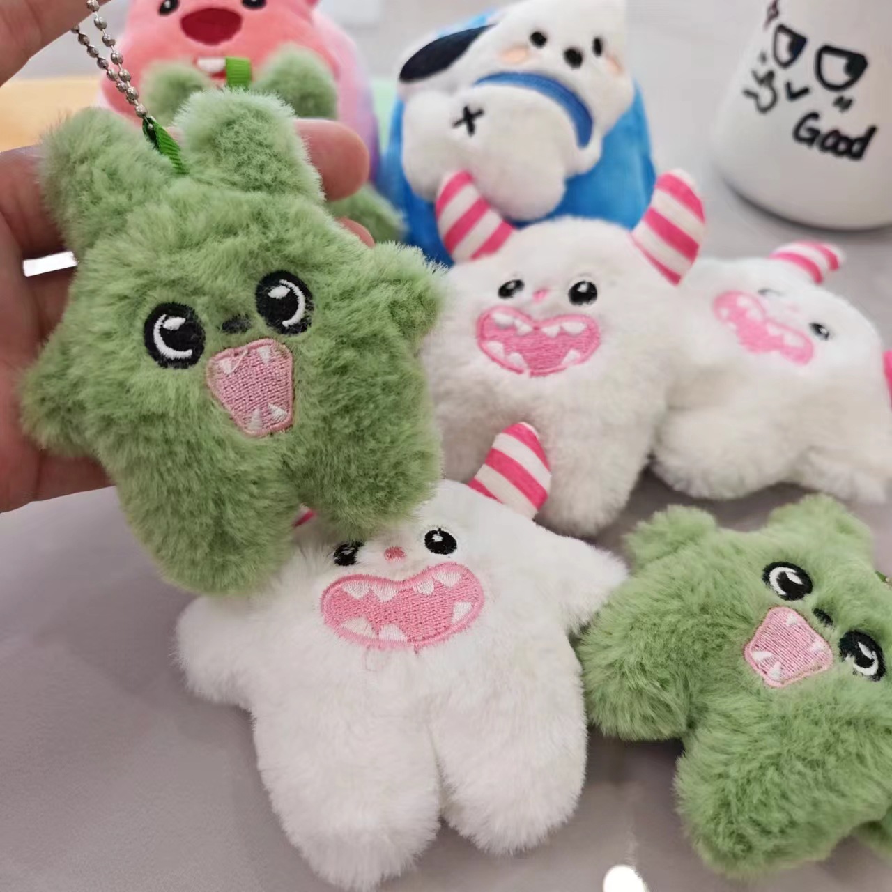 Xiaohongshu's same style of little snow monster plush keychain, cute mouse schoolbag pendant, bag accessory, claw machine doll details Picture