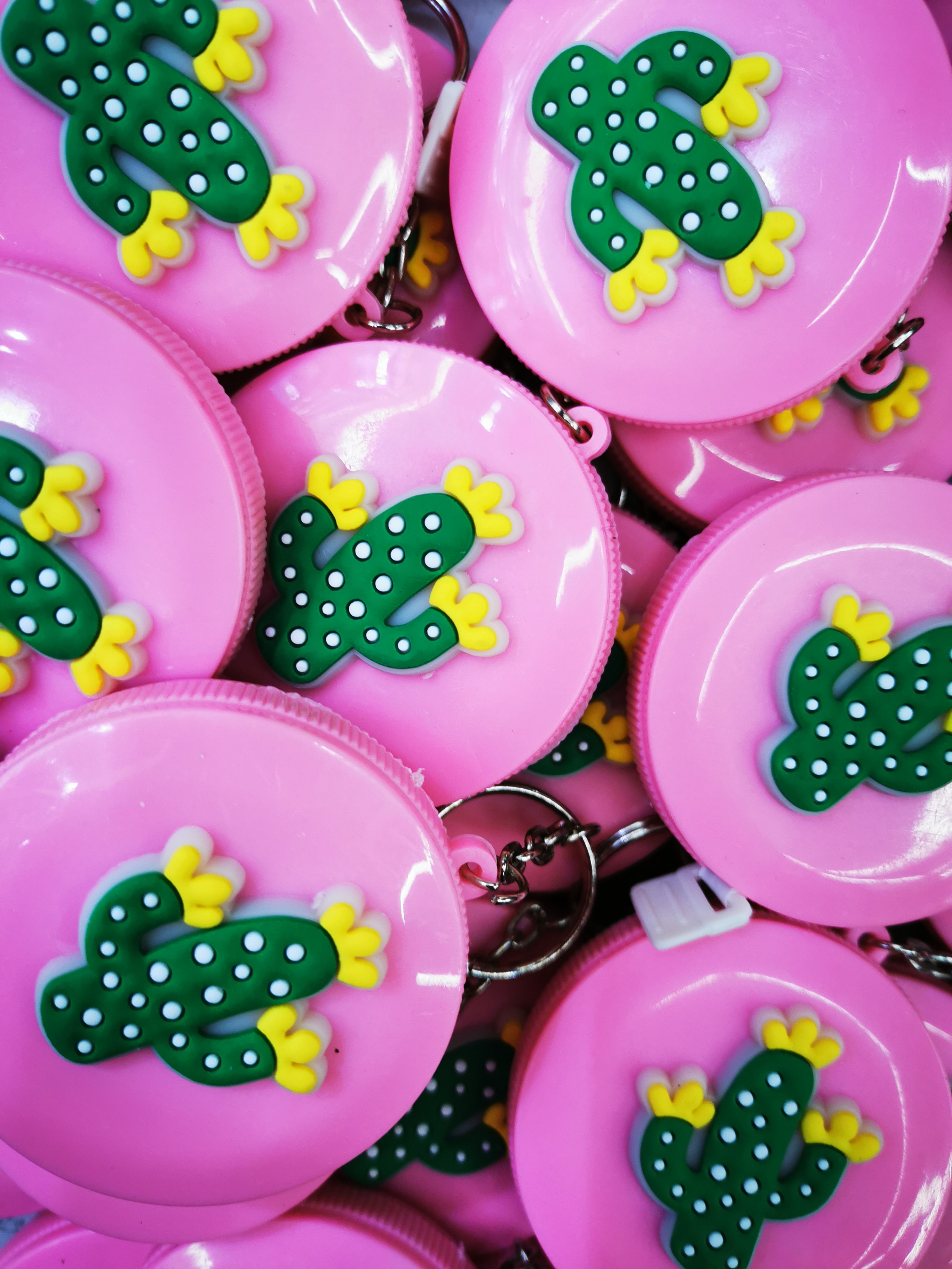 本店有迷你小皮尺，超级可爱型圆小卷尺，欢迎新老客户来定购。