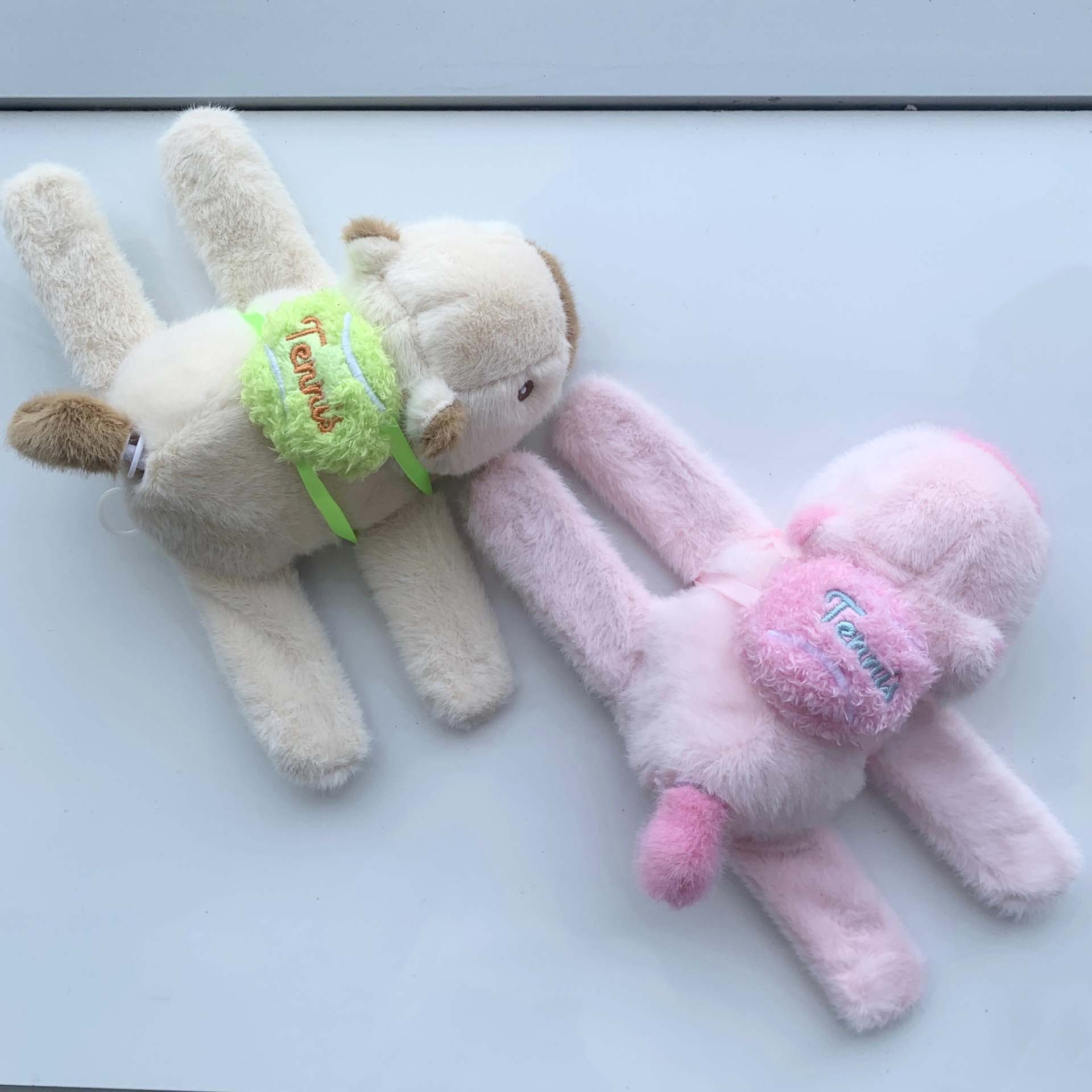 现货运动拉线水豚啪啪圈玩偶手环毛绒玩具尾巴可转卡皮吧啦啪啪圈