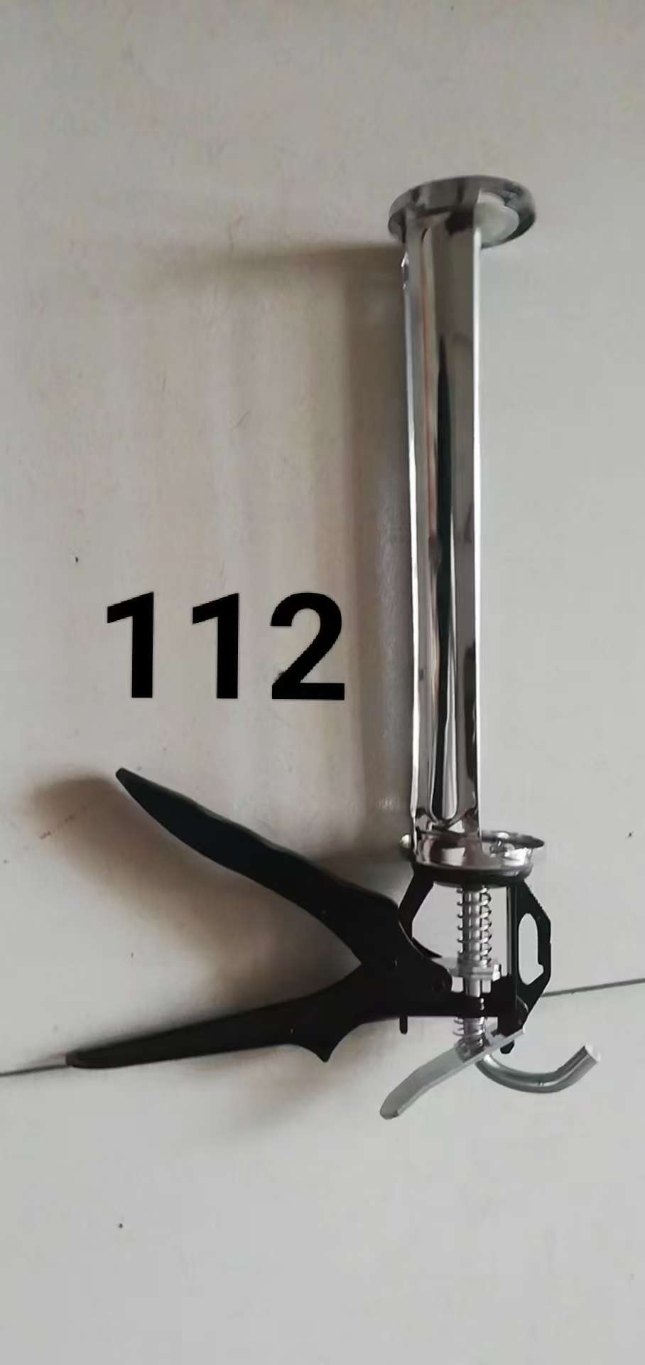 本店有全塑料玻璃胶枪，颜色很漂亮，可以按照客人要求定色或包装详情5