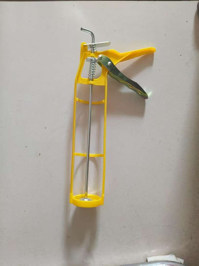 本店有全塑料玻璃胶枪，颜色很漂亮，可以按照客人要求定色或包装详情7