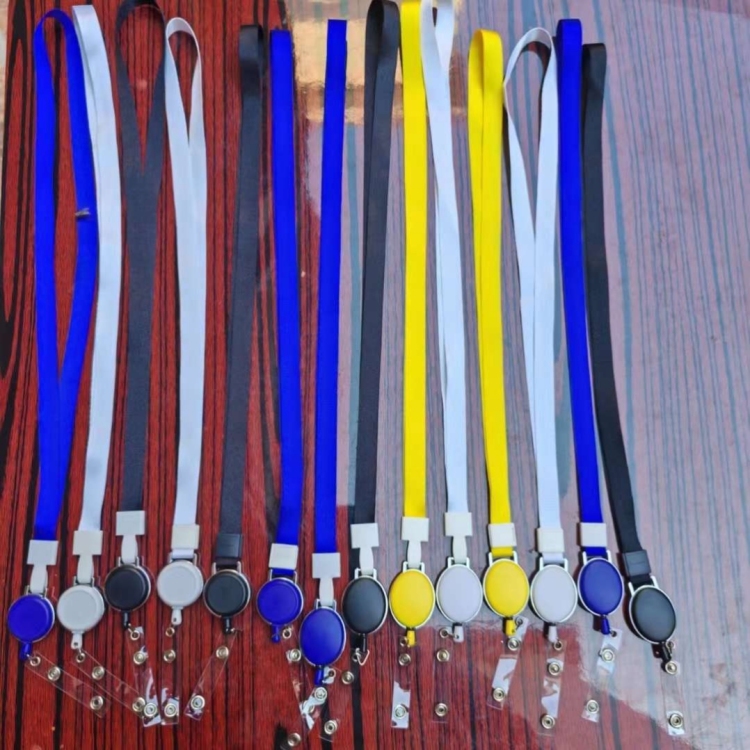 本店有织带挂易拉伸缩扣产品，证件扣，产品款式多多，欢迎定购。