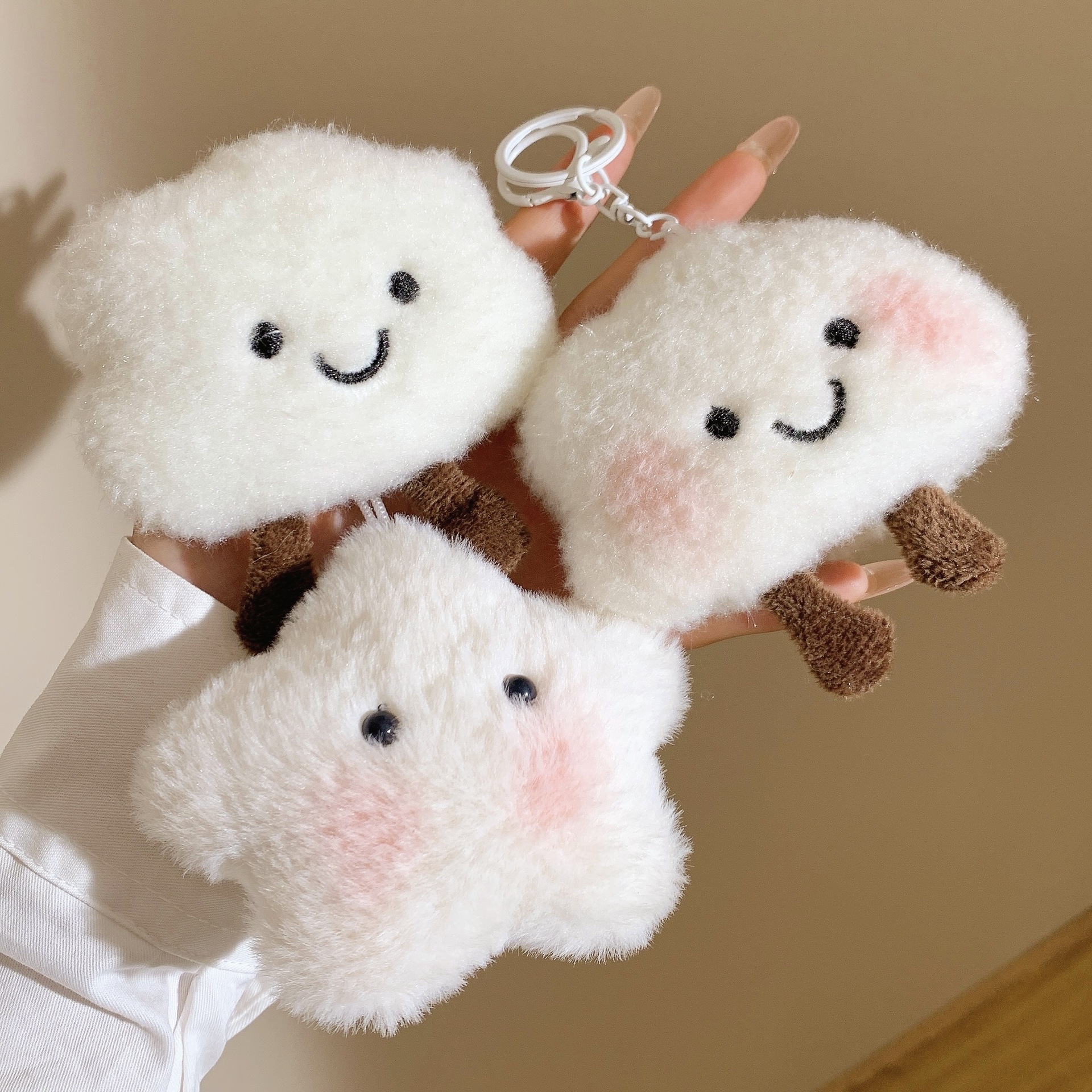 可爱毛绒玩偶挂件做活动地摊公仔少女心百搭钥匙扣包包配饰小礼品
