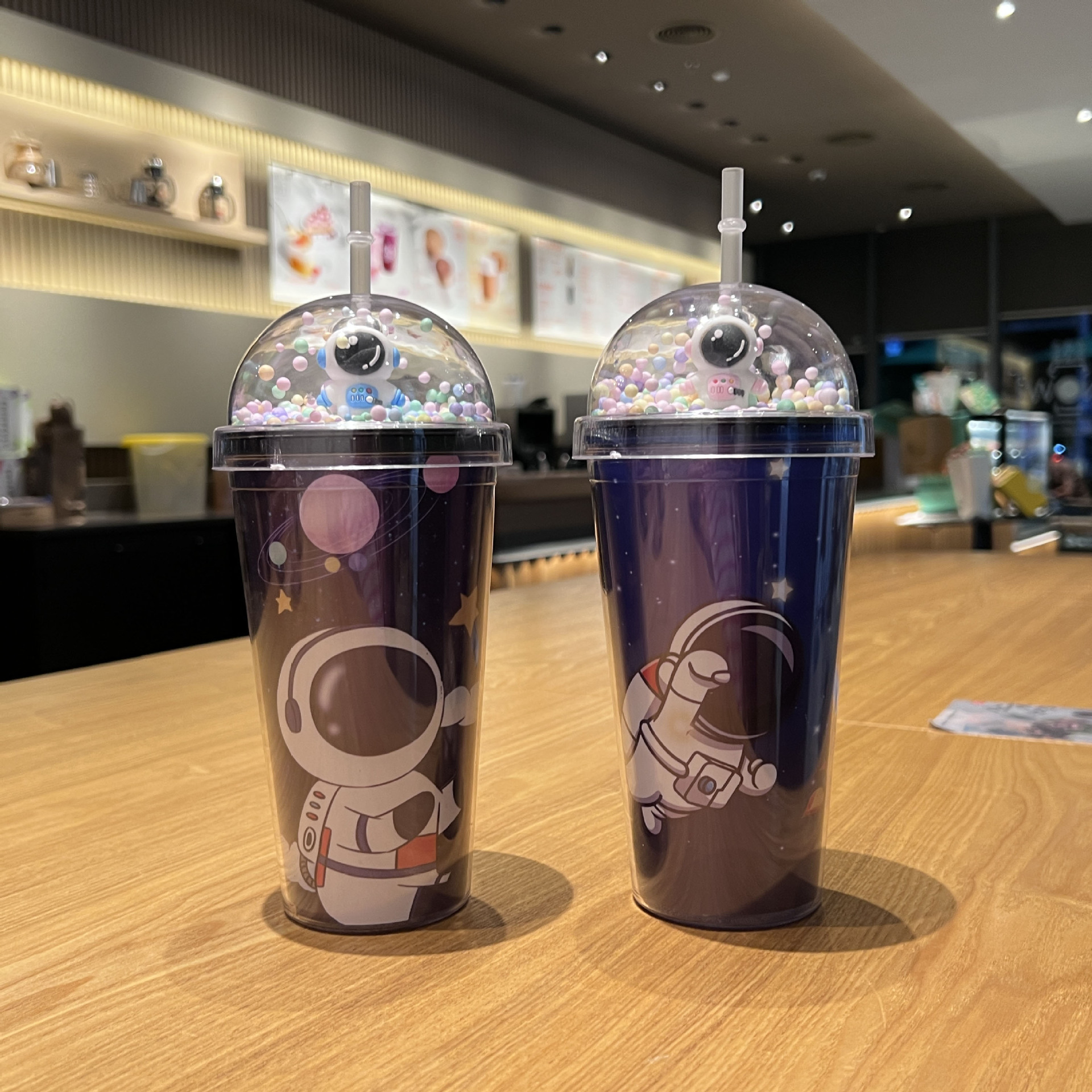 跨境新款高颜值宇航员网红太空人卡通塑料水杯吸管水杯双层碎冰杯