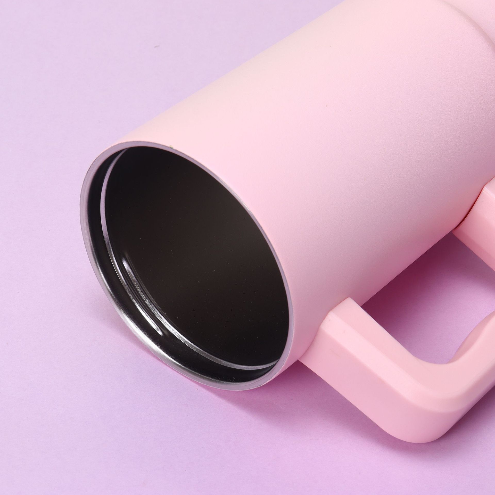 跨境亚马逊专供24oz汽车杯多巴胺配色带手柄304不锈钢户外车载杯