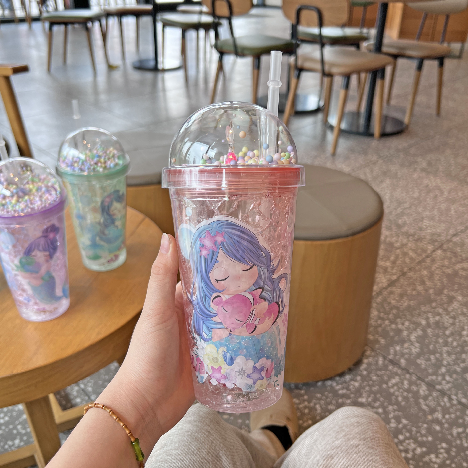 跨境新款高颜值夏季 网红美人鱼卡通塑料水杯吸管水杯双层碎冰杯白底实物图