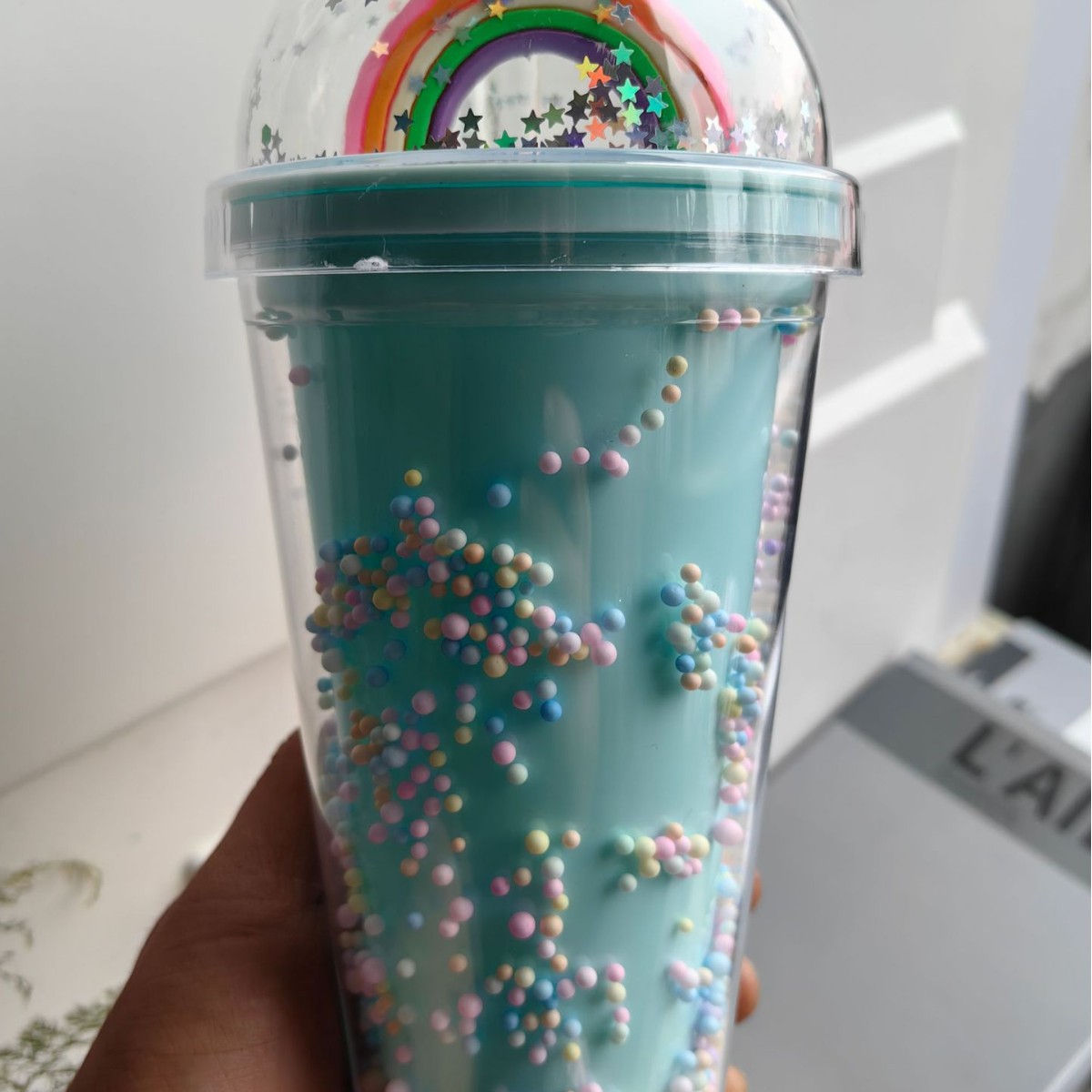 跨境新款高颜值夏季 网红彩虹卡通塑料水杯吸管水杯双层碎冰杯白底实物图