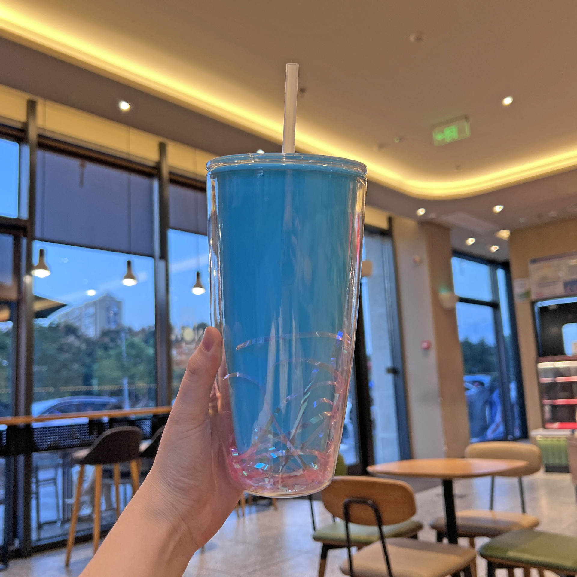 跨境新款高颜值情侣吸管杯双层大容量网红塑料水杯批发车载汽车杯白底实物图