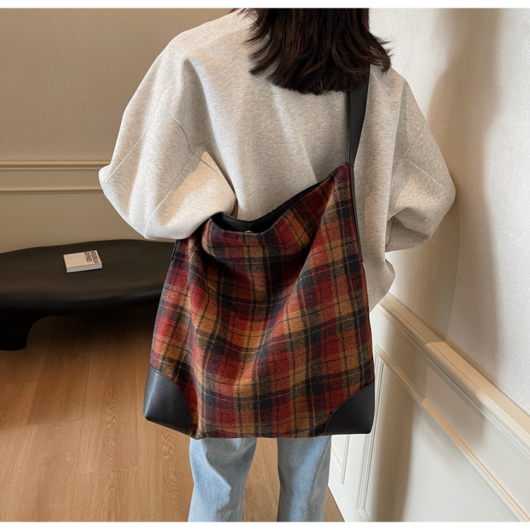 外贸出口跨境毛呢格子大包包女潮韩国托特包学院风休闲大容量包详情12