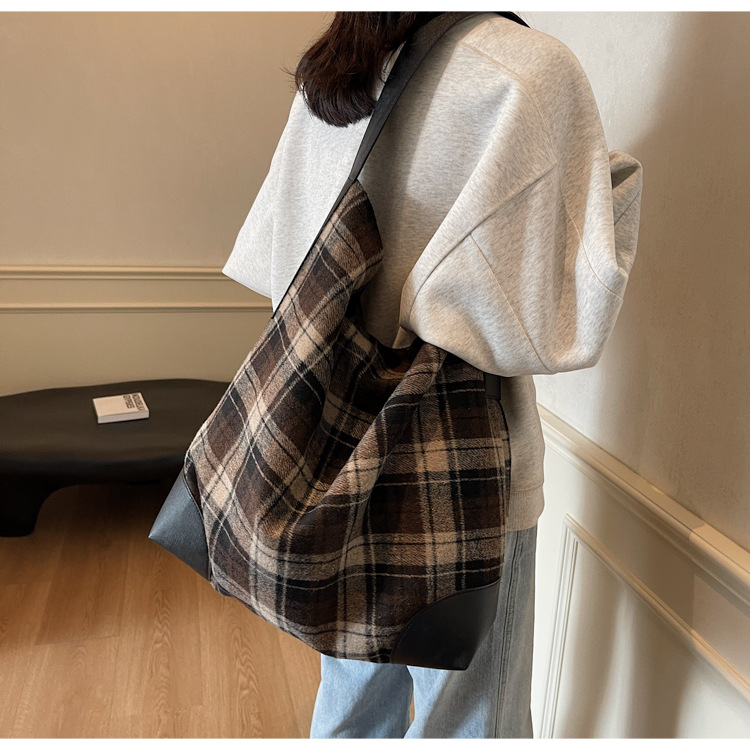 外贸出口跨境毛呢格子大包包女潮韩国托特包学院风休闲大容量包详情14