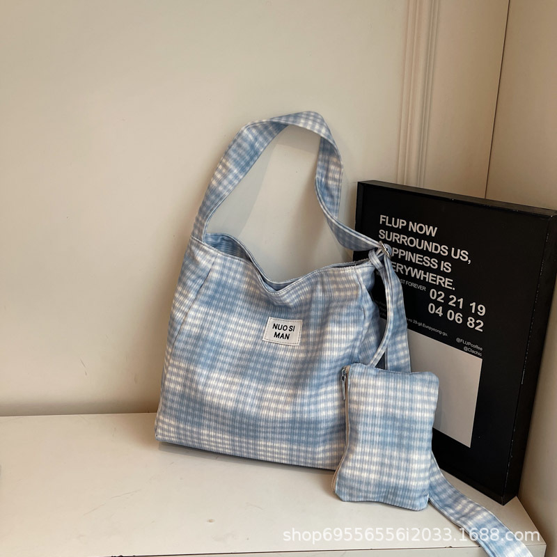 潮流百搭包包女2025春季新款大容量休闲格子通勤小方包文艺斜挎包