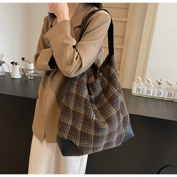 外贸出口跨境毛呢格子大包包女潮韩国托特包学院风休闲大容量包详情17