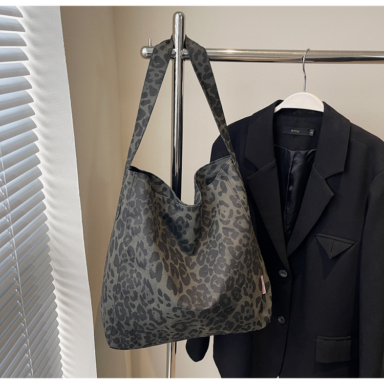 2024秋季新款时尚大容量慵懒风腋下单肩包豹纹通勤托特包百搭秋冬详情14