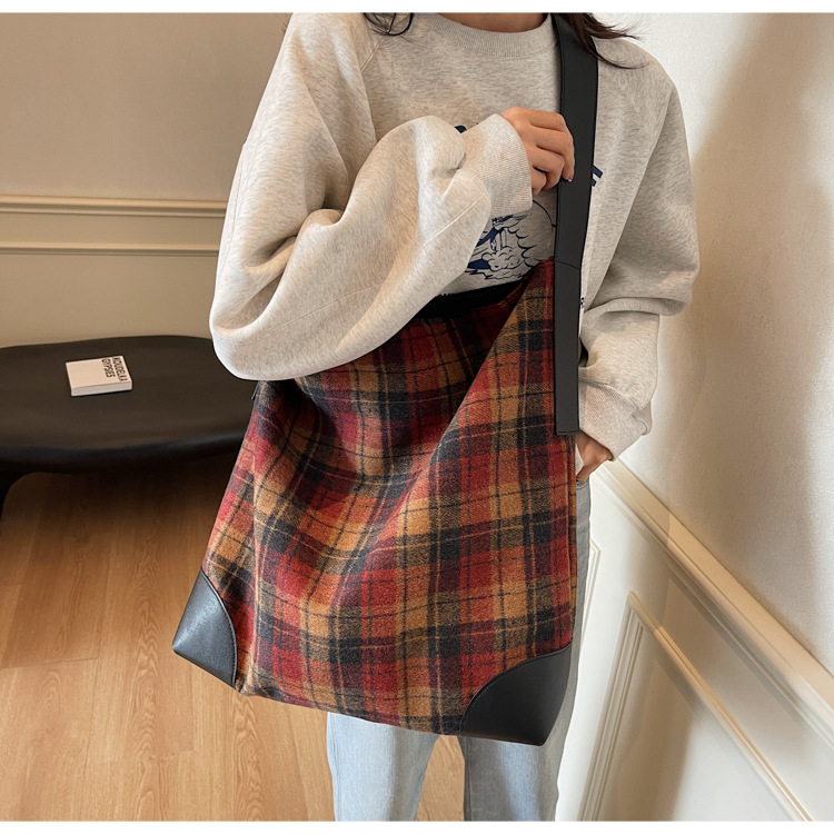 外贸出口跨境毛呢格子大包包女潮韩国托特包学院风休闲大容量包详情13