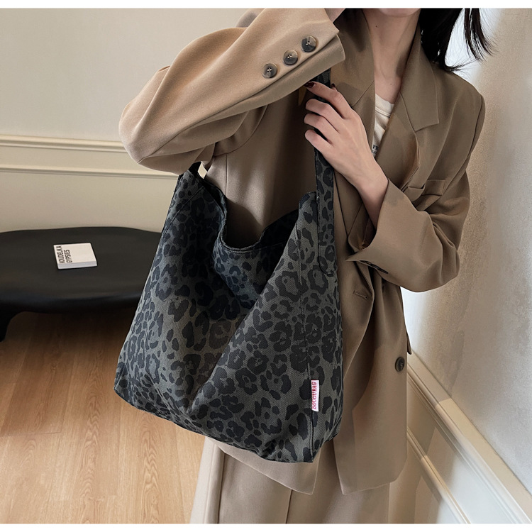 2024秋季新款时尚大容量慵懒风腋下单肩包豹纹通勤托特包百搭秋冬详情21