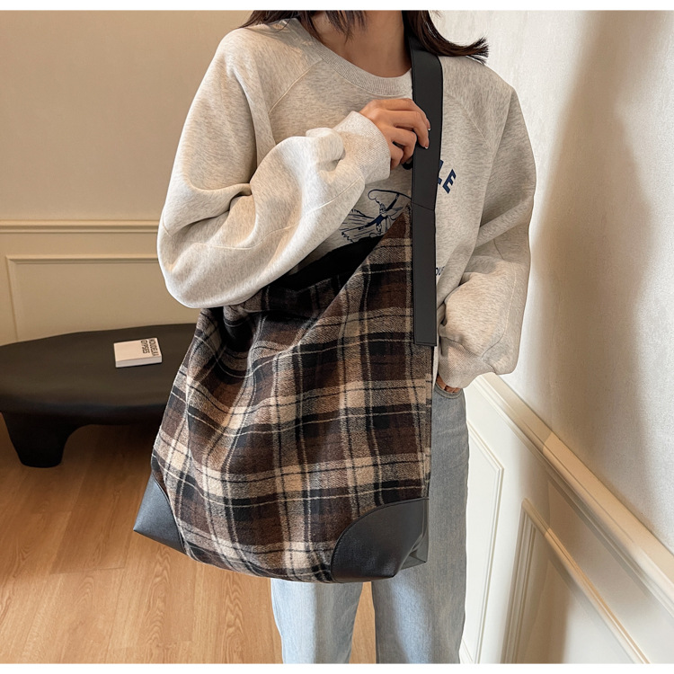外贸出口跨境毛呢格子大包包女潮韩国托特包学院风休闲大容量包详情16