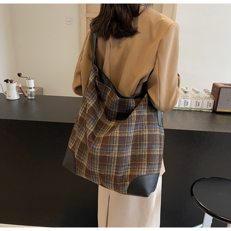 外贸出口跨境毛呢格子大包包女潮韩国托特包学院风休闲大容量包详情18