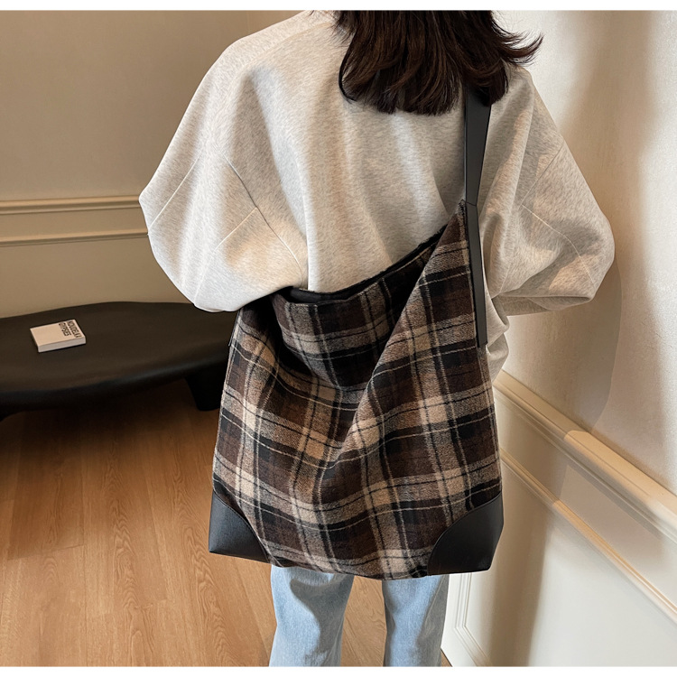 外贸出口跨境毛呢格子大包包女潮韩国托特包学院风休闲大容量包详情15