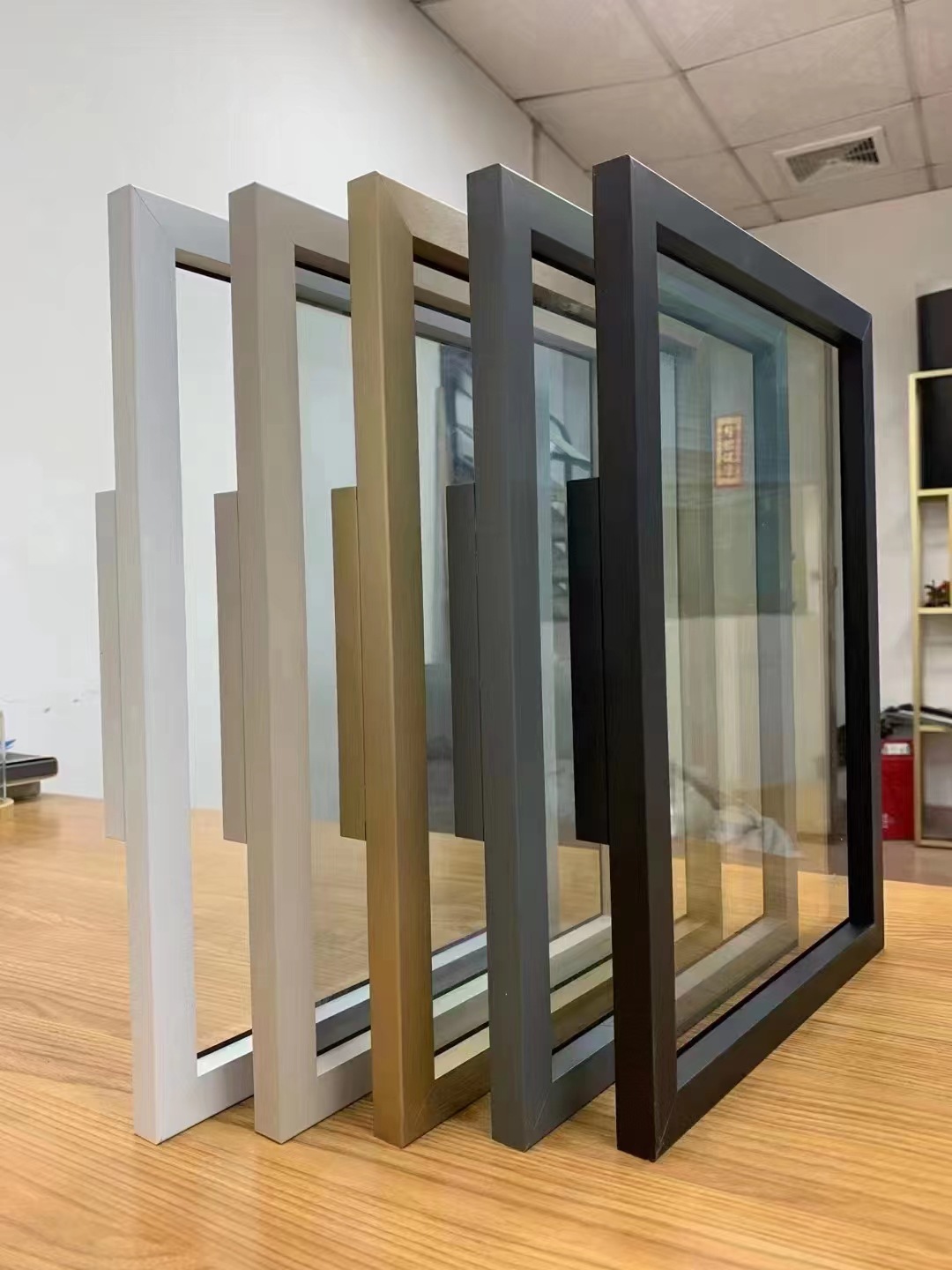 Venta directa de fábrica 20 puertas de gabinete de vidrio de aluminio completo armario de vino bisel de aleación de aluminio muy estrecho puerta de vidrio templado material de aluminio details Picture