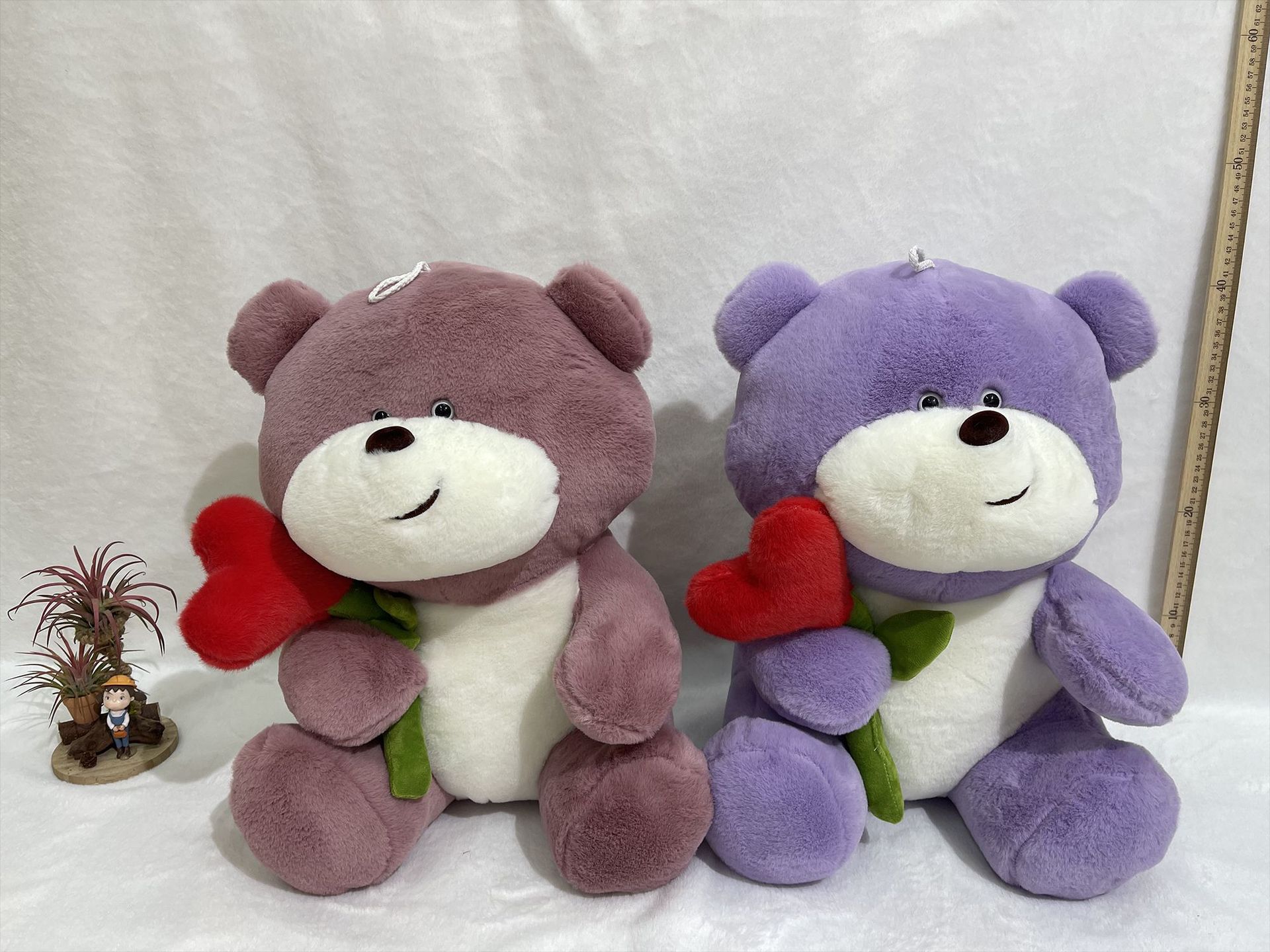 Wholesale of scissors machine dolls, 15-inch plush toys, cartoon wedding throwing dolls, throw pillows, finished leather cases Specification image