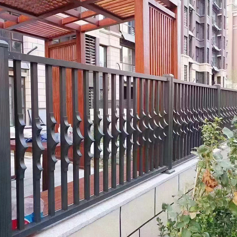 Fabricante personalizado de aluminio arte valla patio villa barrera de protección valla de balcón carretera barrera de colisión valla perfilada Specification image