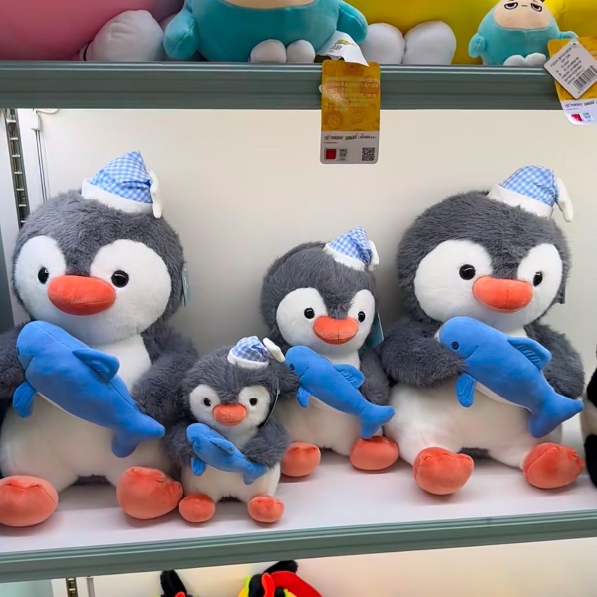 可爱抱鲨鱼企鹅毛绒玩具公仔跨境安抚爆款抓机娃娃儿童抱枕玩偶女详情4