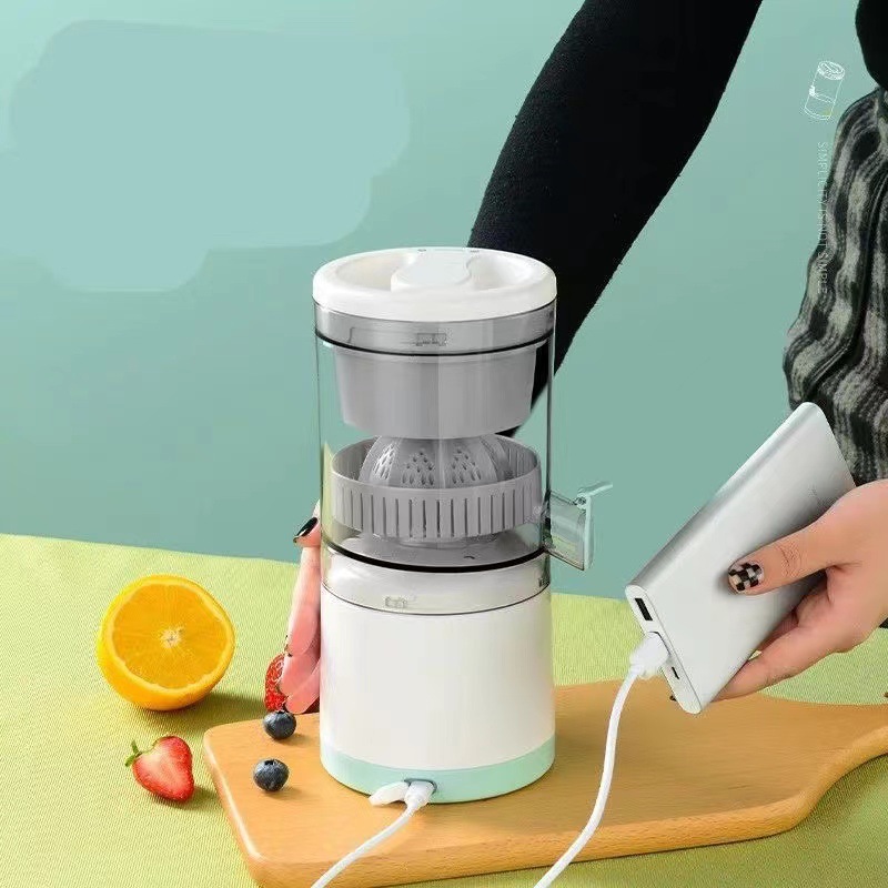 TV gift rechargeable built-in battery juicer, juice extraction wholesale, small food processor, household gift kitchen appliances Application Scenario