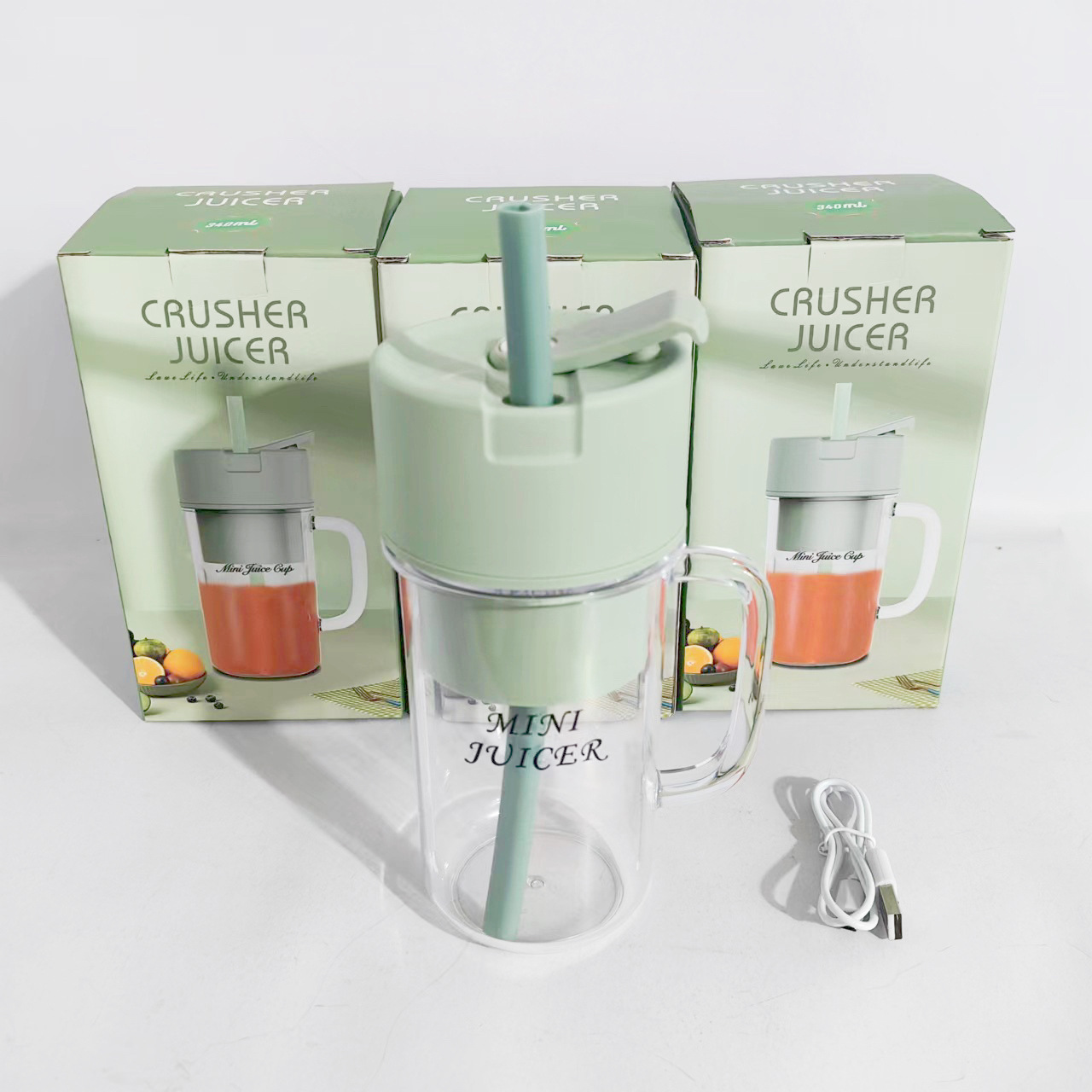 New small portable juicing cup, juice milkshake blender, USB charging, outdoor travel cup, home juicer