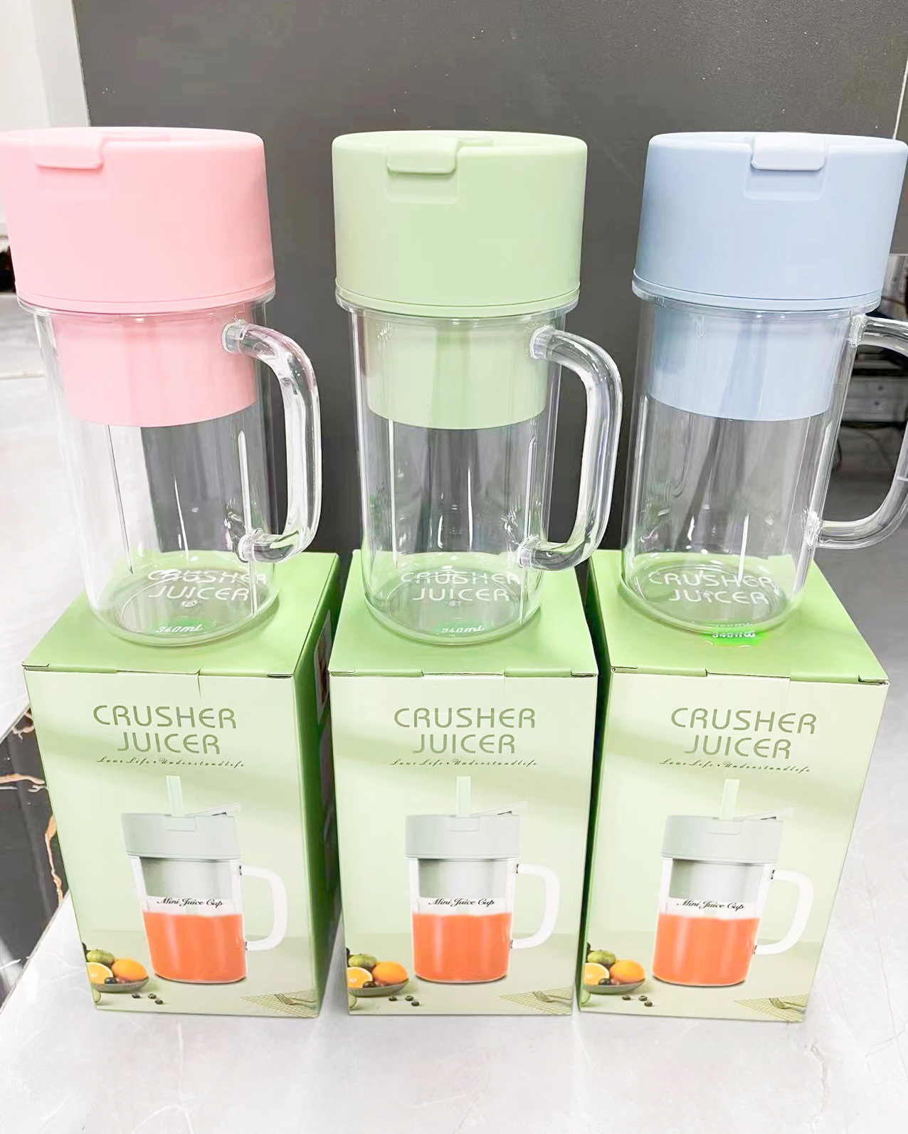 New small portable juicing cup, juice milkshake blender, USB charging, outdoor travel cup, home juicer Application Scenario