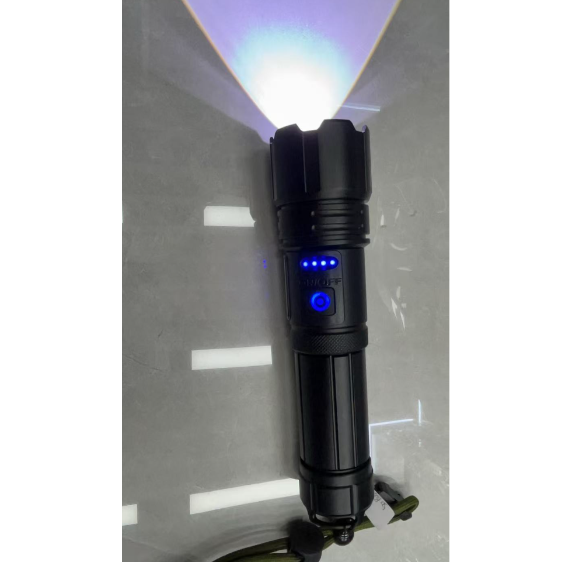 Rechargeable telescopic zoom flashlight usb multi-functional outdoor long-range emergency flashlight Application Scenario