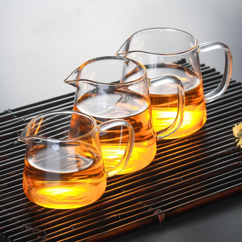 Factory wholesale thickened heat-resistant glass fair cups, transparent tea dispensers, large tea sea and tea ceremony accessories, customized LOGO