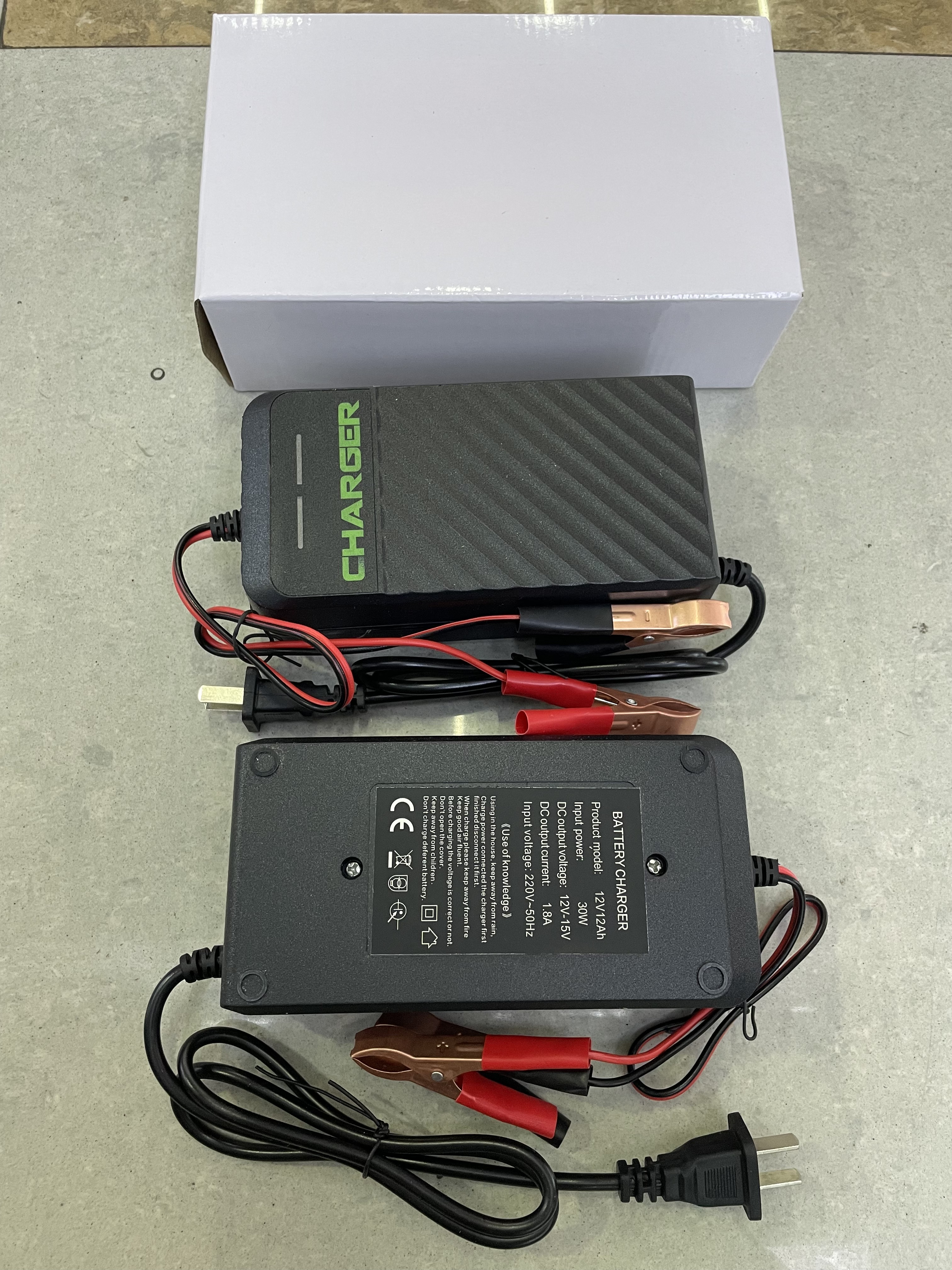 The automatic power-off of the lithium battery charger for electric vehicles can be customized with sockets of 12V, 12AH, 24V, 36V, and 48V pic 2
