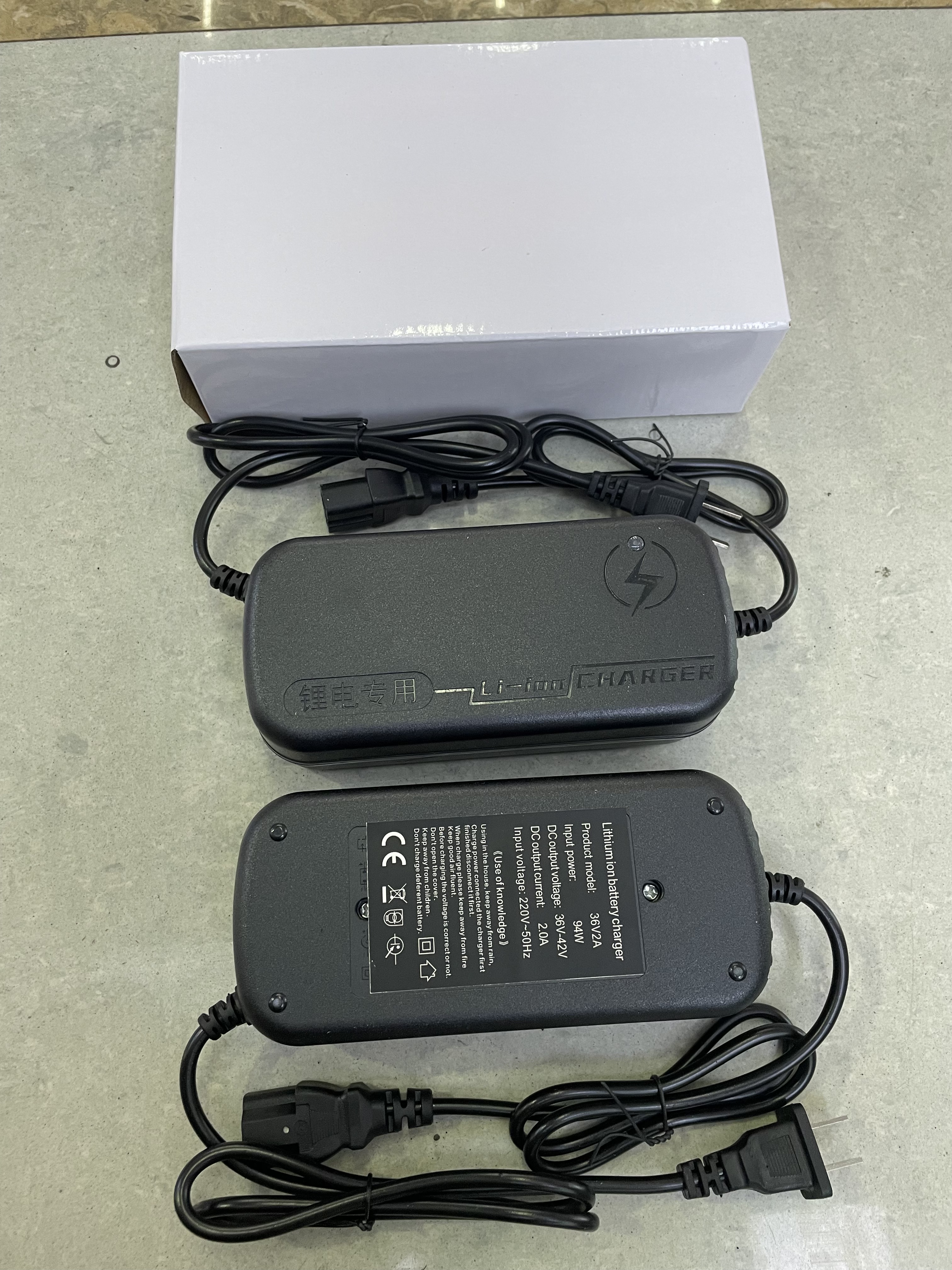 The automatic power-off of the lithium battery charger for electric vehicles can be customized with sockets of 12V, 12AH, 24V, 36V, and 48V pic 3