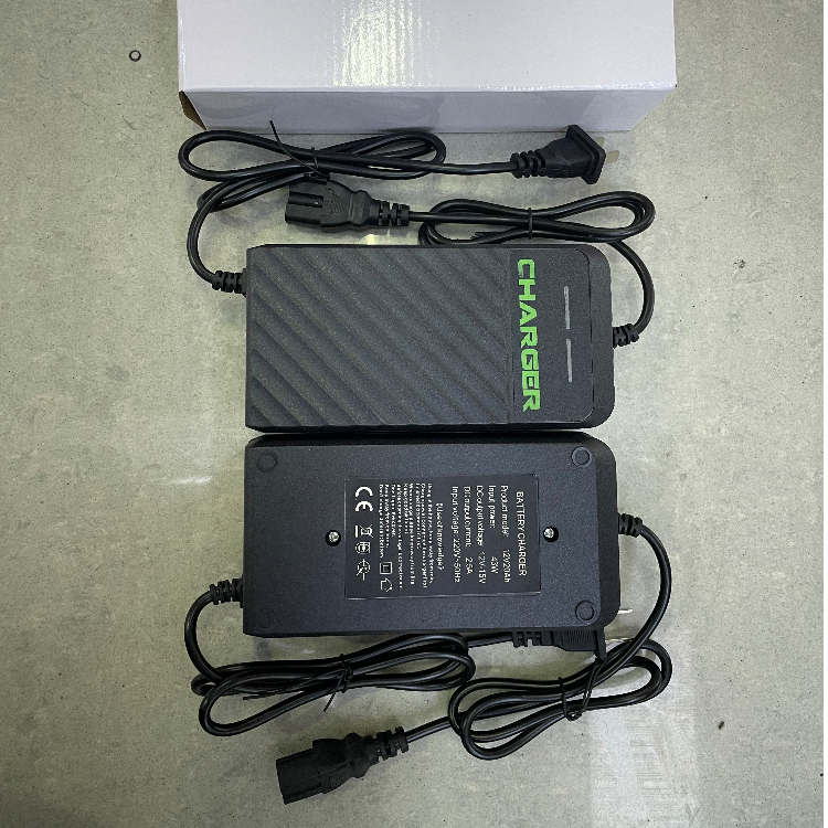 The automatic power-off of the lithium battery charger for electric vehicles can be customized with sockets of 12V, 12AH, 24V, 36V, and 48V