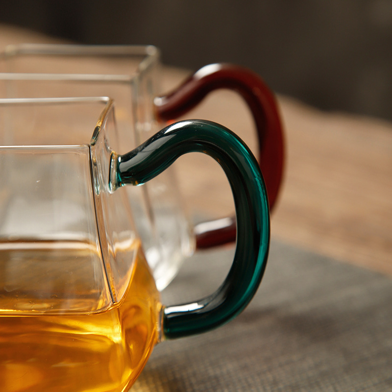The popular high borosilicate glass fair cup with handle, transparent Japanese tea filter and tea dispenser, thickened large fair cup details Picture