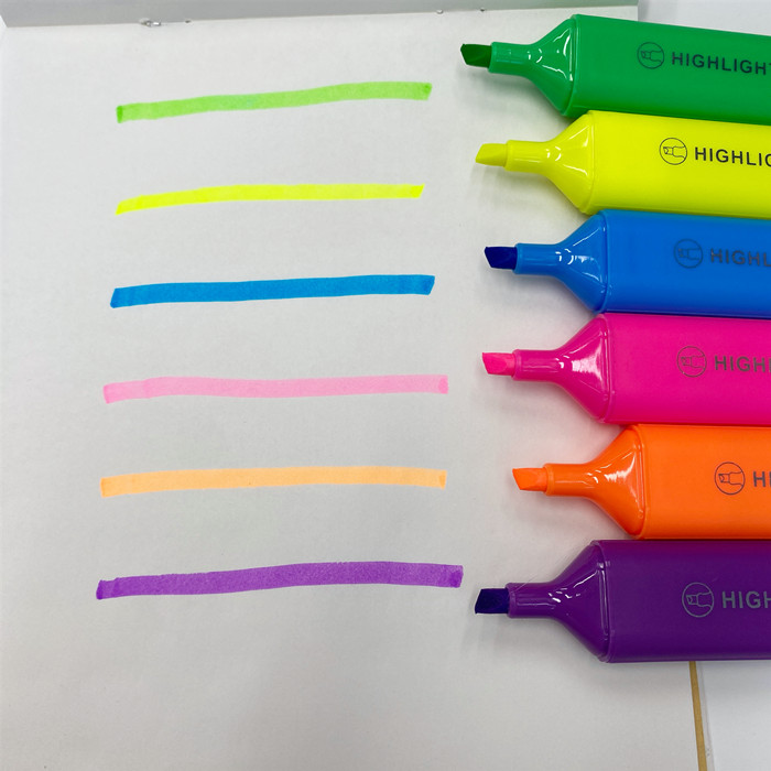 Dark-colored single-headed highlighters are used by students to draw with colored underlined markers in their notebooks Application Scenario