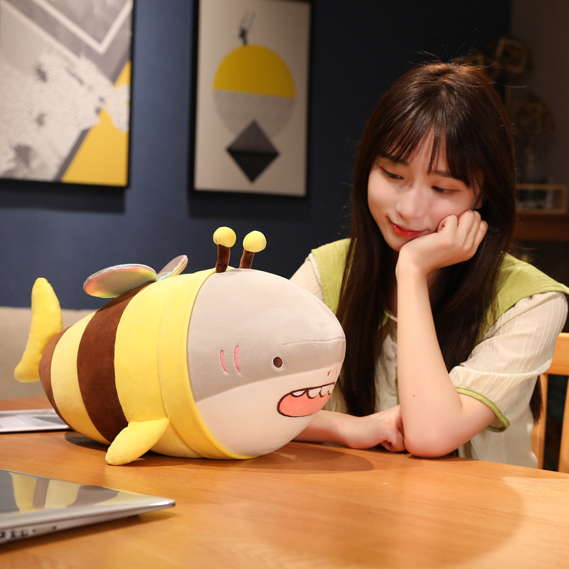 Wholesale plush toy figurines, shark bee dolls, shark toys, birthday gifts, bed dolls, cross-border Amazon