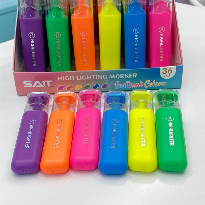Dark-colored single-headed highlighters are used by students to draw with colored underlined markers in their notebooks Item Picture
