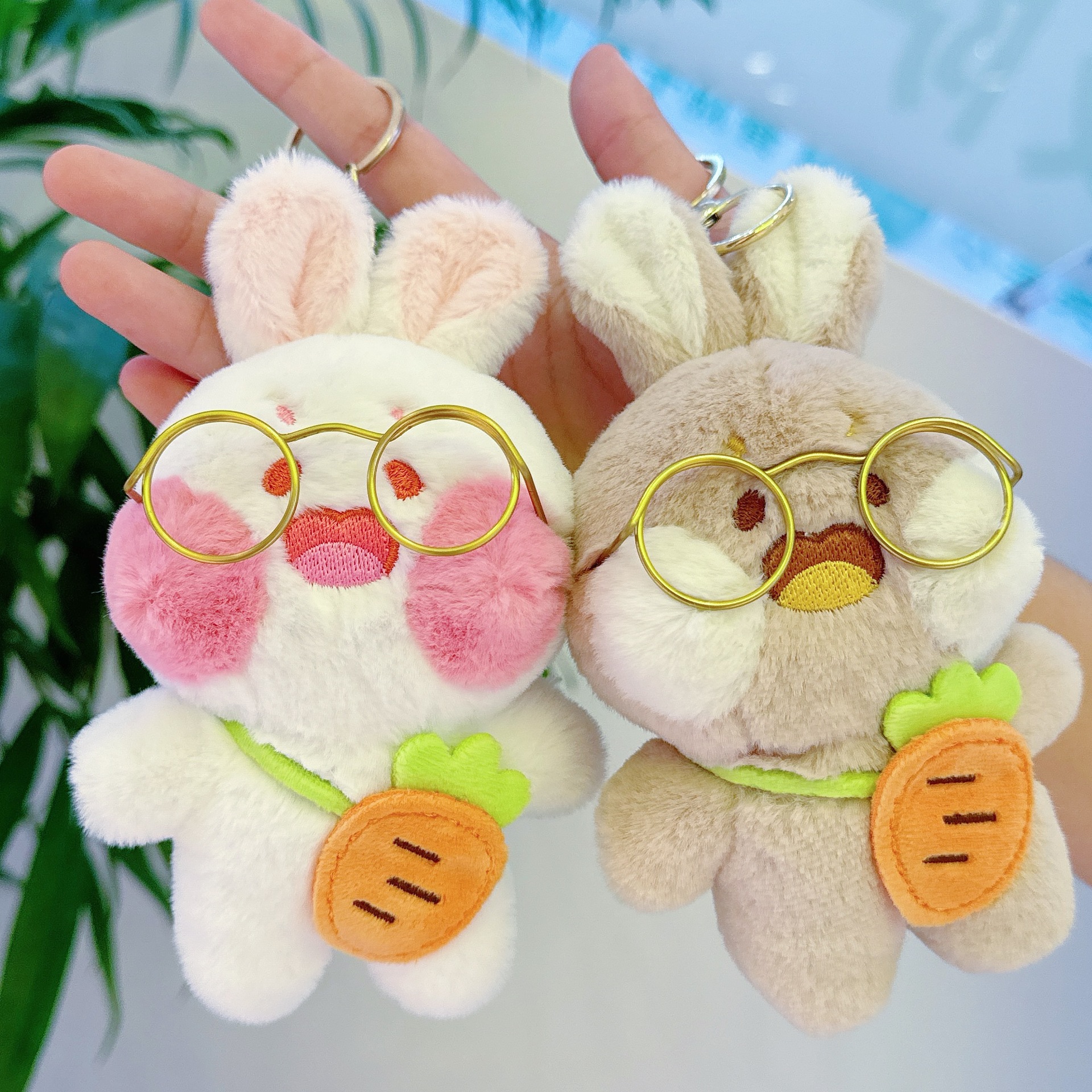 Cute glasses, carrot rabbit bags, pendants, girls' small gifts, dolls, plush toys, keychains, dolls details Picture