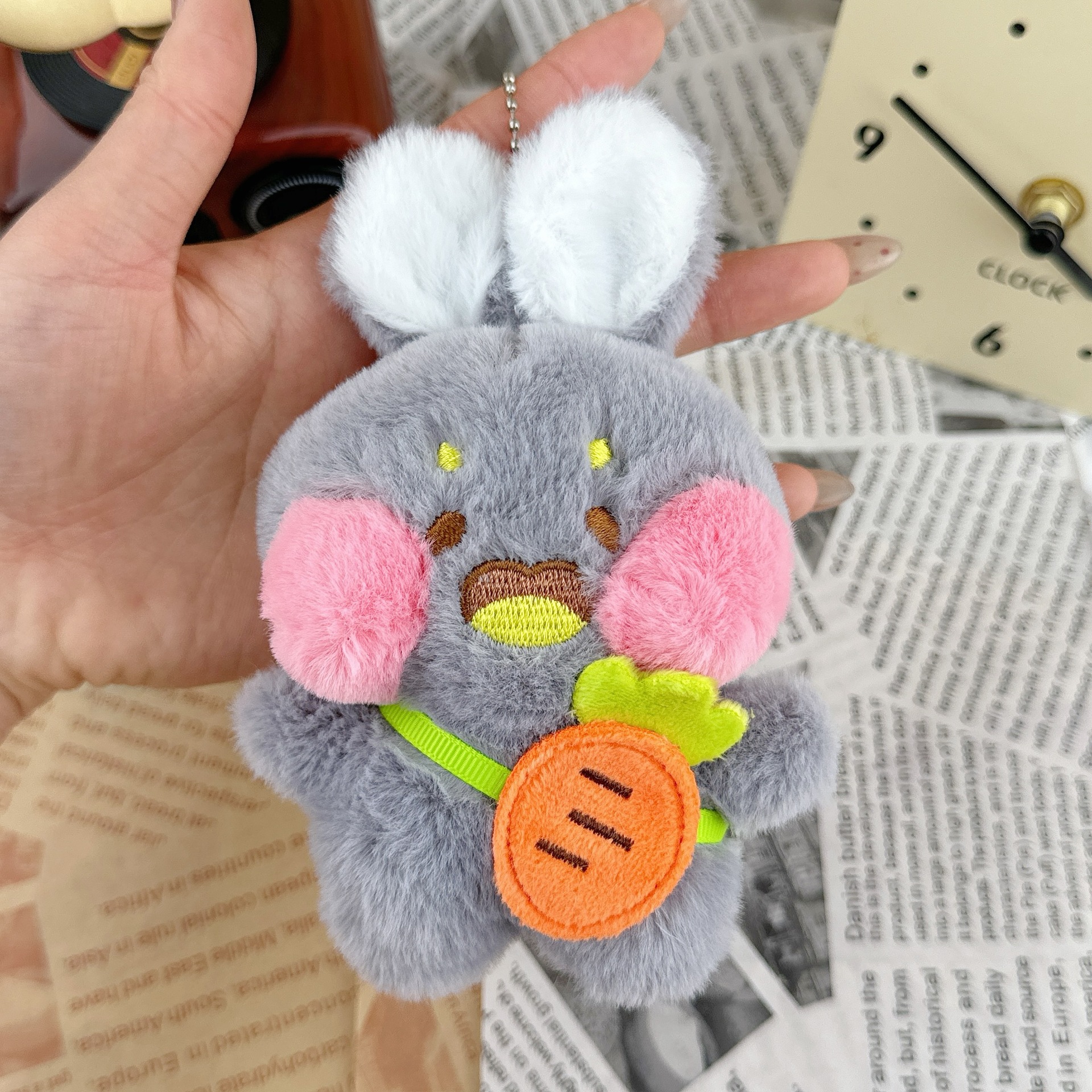 Cute glasses, carrot rabbit bags, pendants, girls' small gifts, dolls, plush toys, keychains, dolls Item Picture
