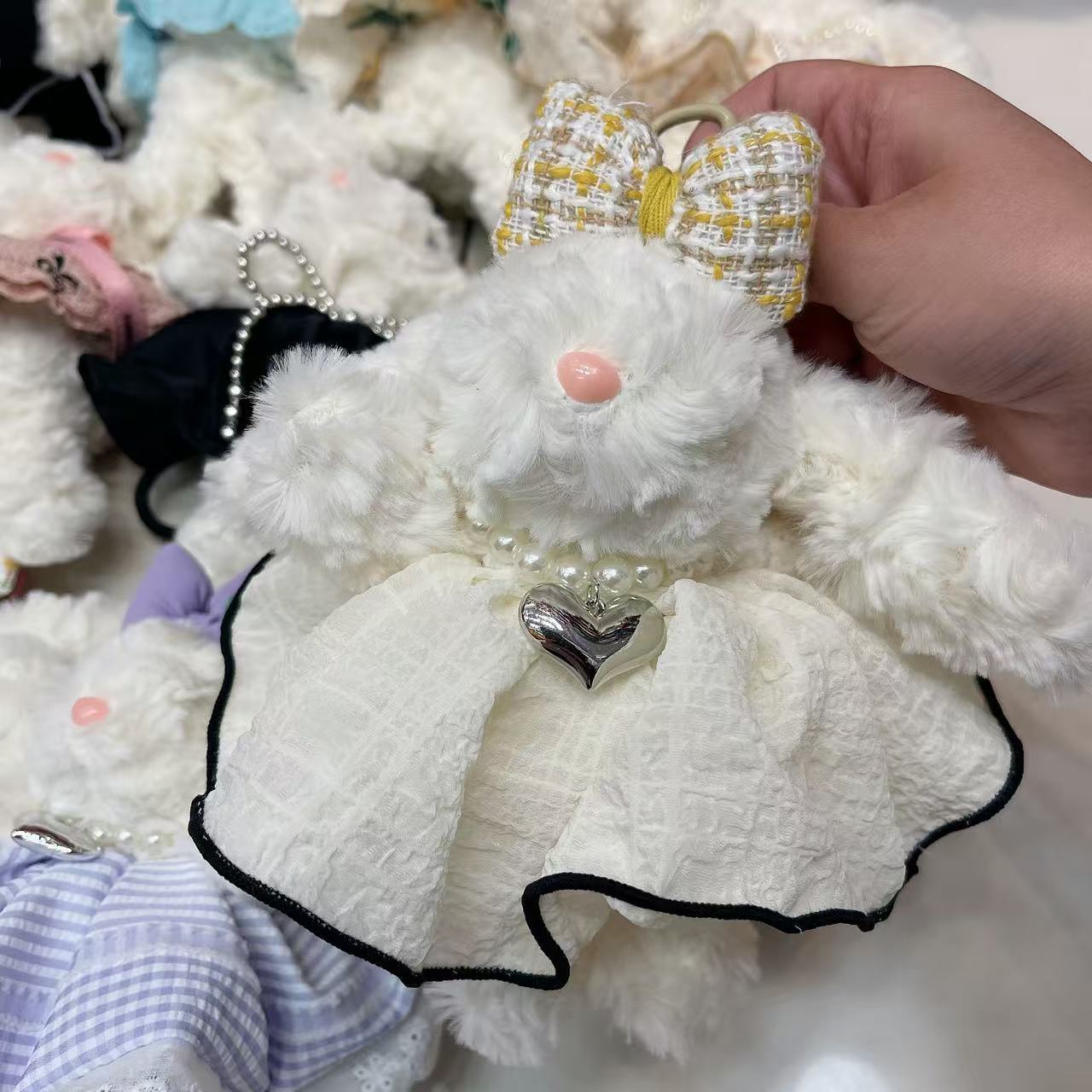 Wholesale of cute bear and rabbit plush toys, keychains, plush pendants, high-end figurines, bags, schoolbags and hanging decorations Item Picture