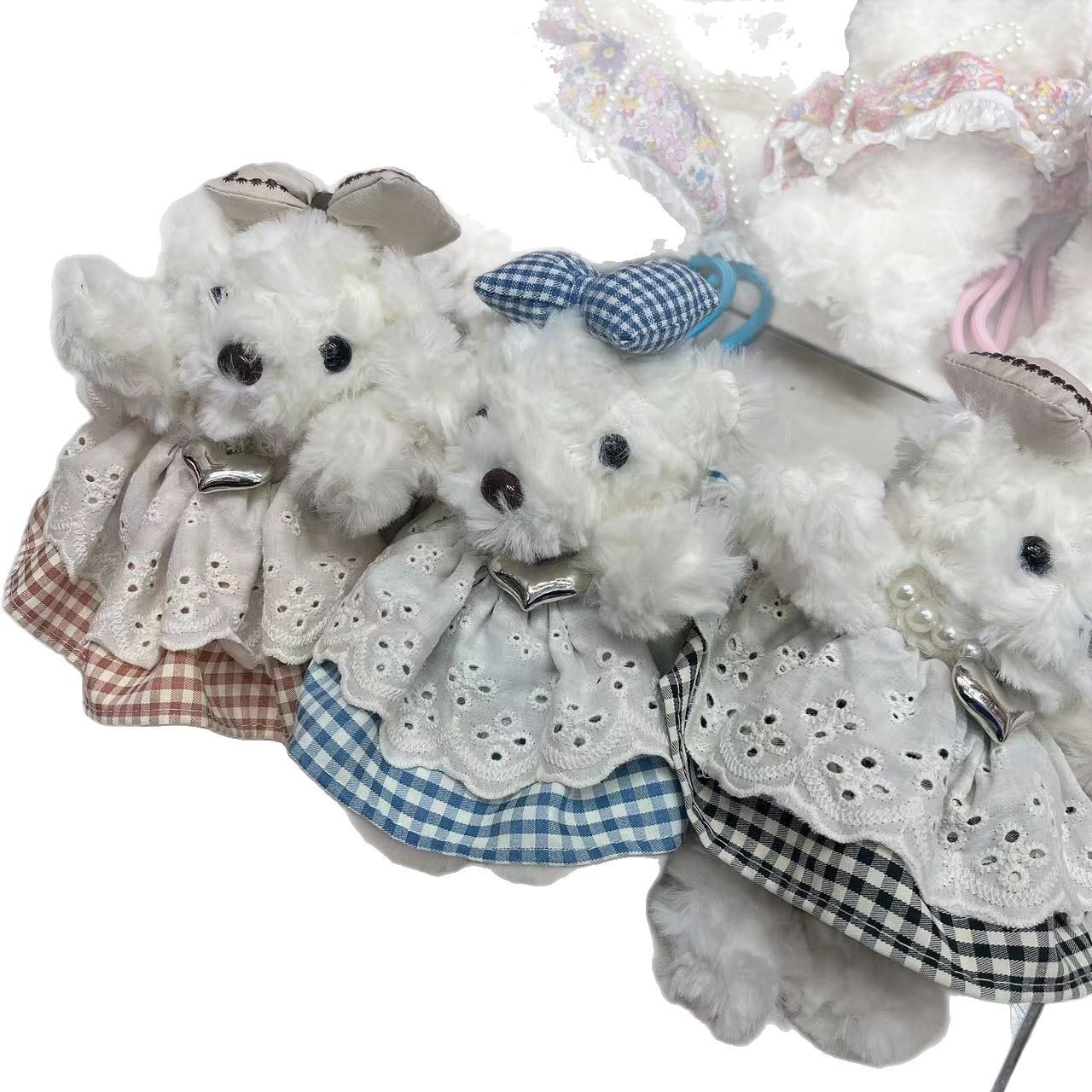 Wholesale of cute bear and rabbit plush toys, keychains, plush pendants, high-end figurines, bags, schoolbags and hanging decorations Application Scenario