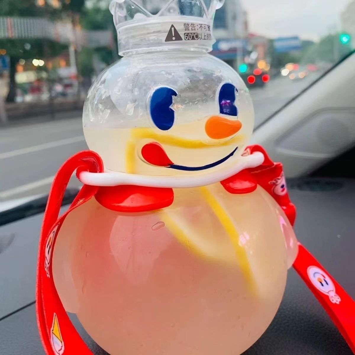 现货蜜雪冰城雪王杯雪王吨吨桶夏季儿童手提可爱大容量水杯子厂家详情3