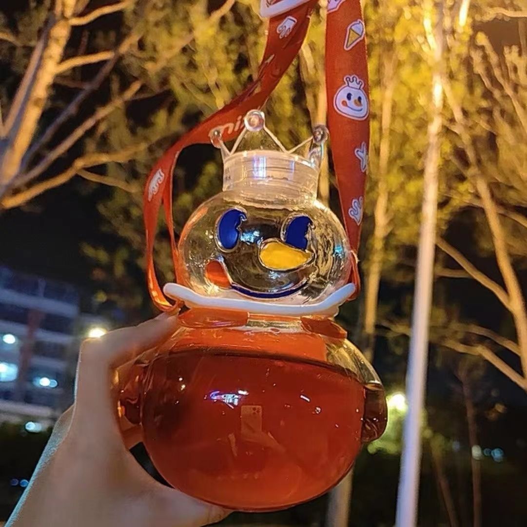 现货蜜雪冰城雪王杯雪王吨吨桶夏季儿童手提可爱大容量水杯子厂家详情5