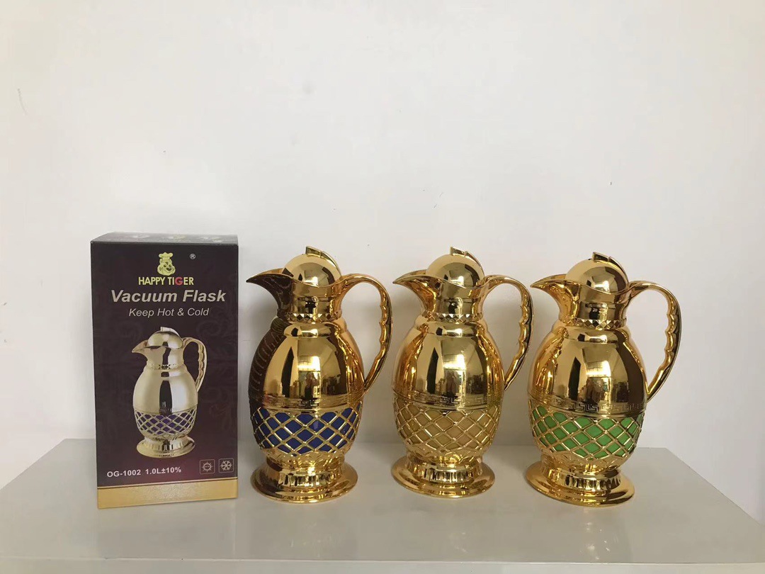 HZ472 Middle Eastern-style household 1L thermos flask, white glass inner liner, three-color mixed packaging Application Scenario