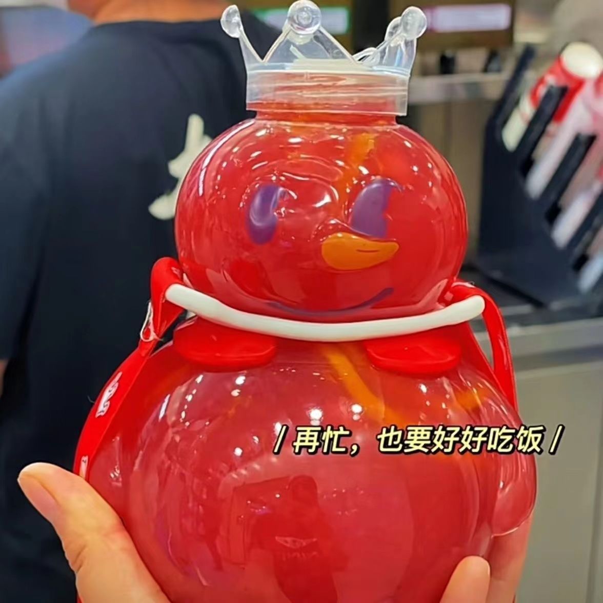 现货蜜雪冰城雪王杯雪王吨吨桶夏季儿童手提可爱大容量水杯子厂家详情4