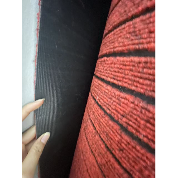 Large-sized anti-slip carpet is suitable for living rooms, bedrooms and studies. It is soft, comfortable, wear-resistant and stain-resistant. It is extremely large Application Scenario