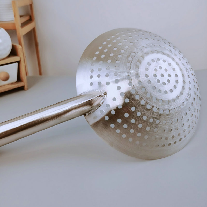 Stainless steel chef oil strainer 28/30cm large strainer spoon kitchenware filter strainer large spoon for frying cold shrimp details Picture