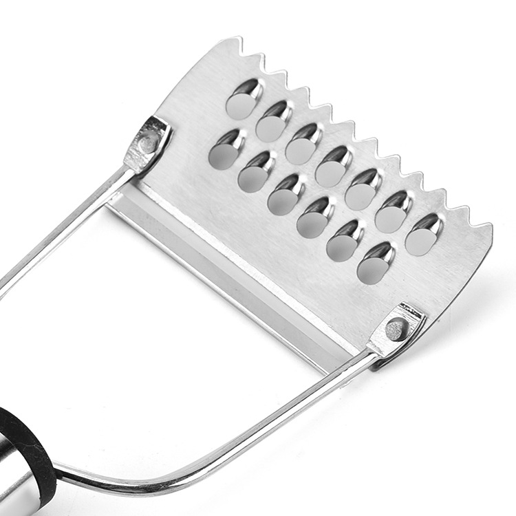 Stainless steel peeler, multi-purpose planer, steel-handled planer, multi-functional peeler, household peeler, melon peeler, fish scale peeler Application Scenario