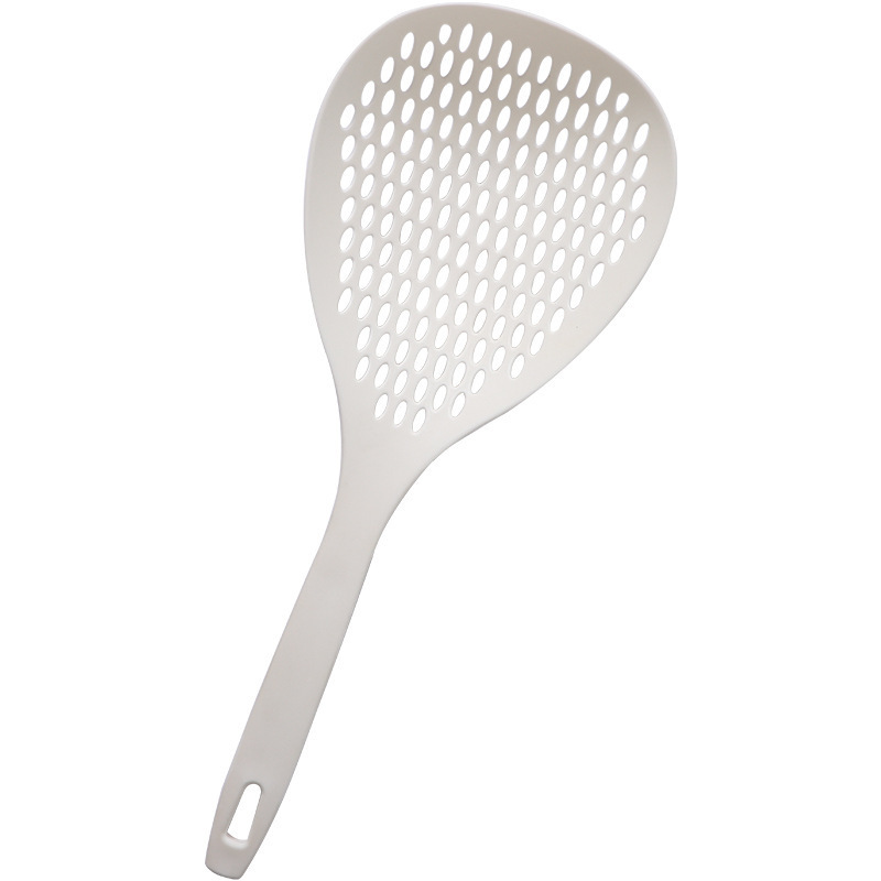 Large Japanese-style strainer, large kitchen strainer for scooping noodles, large strainer net, household long-handled anti-slip round strainer for draining water Application Scenario